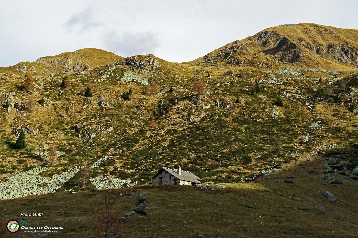 44 Baita del Buco (1936 m) e Monte Valegino.JPG -                                